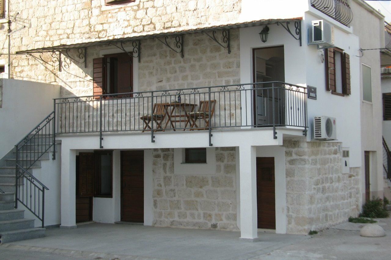 Apartment Noa Kaštel Kambelovac エクステリア 写真